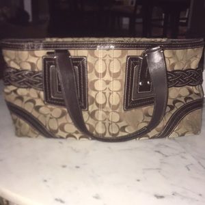 Coach tan/brown shoulder bag w/pockets and zippers